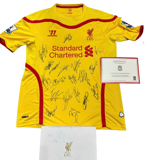 Áo đấu Liverpool mùa giải 2014-2015 có chữ ký của toàn đội