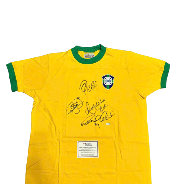 Áo đấu đội tuyển quốc gia Brazil có chữ ký của Ronaldo, Pelé, Neymar và Ronaldinho.