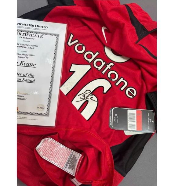 Áo đấu Manchester United có chữ ký của Roy Keane mùa giải 2002-2003